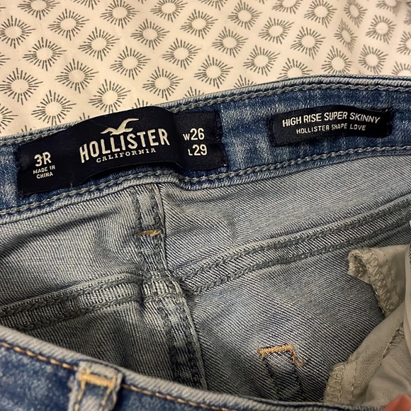 Hollister High-Rise Ripped Super Skinny Jeans - Picture 4 of 6